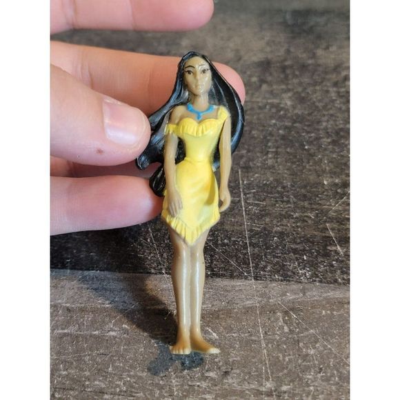 Mini Pocahontas Native American princess Disney toy figure - Picture 1 of 3